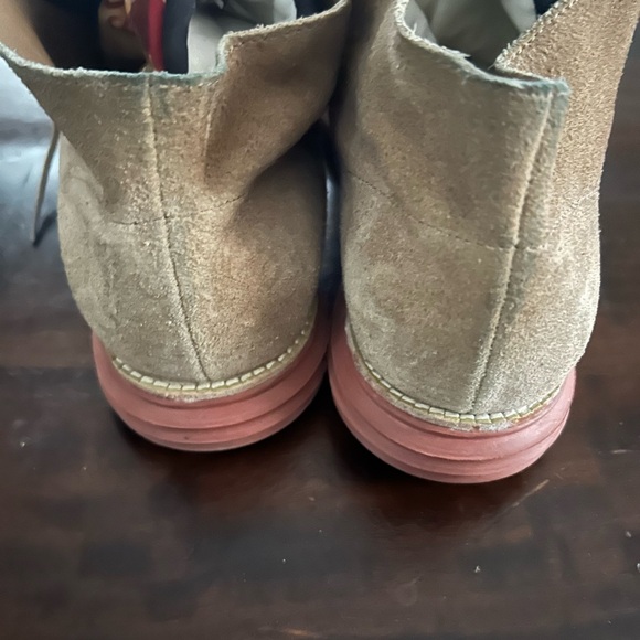 Cole Haan Men\'s tan Suede Chukka Boots